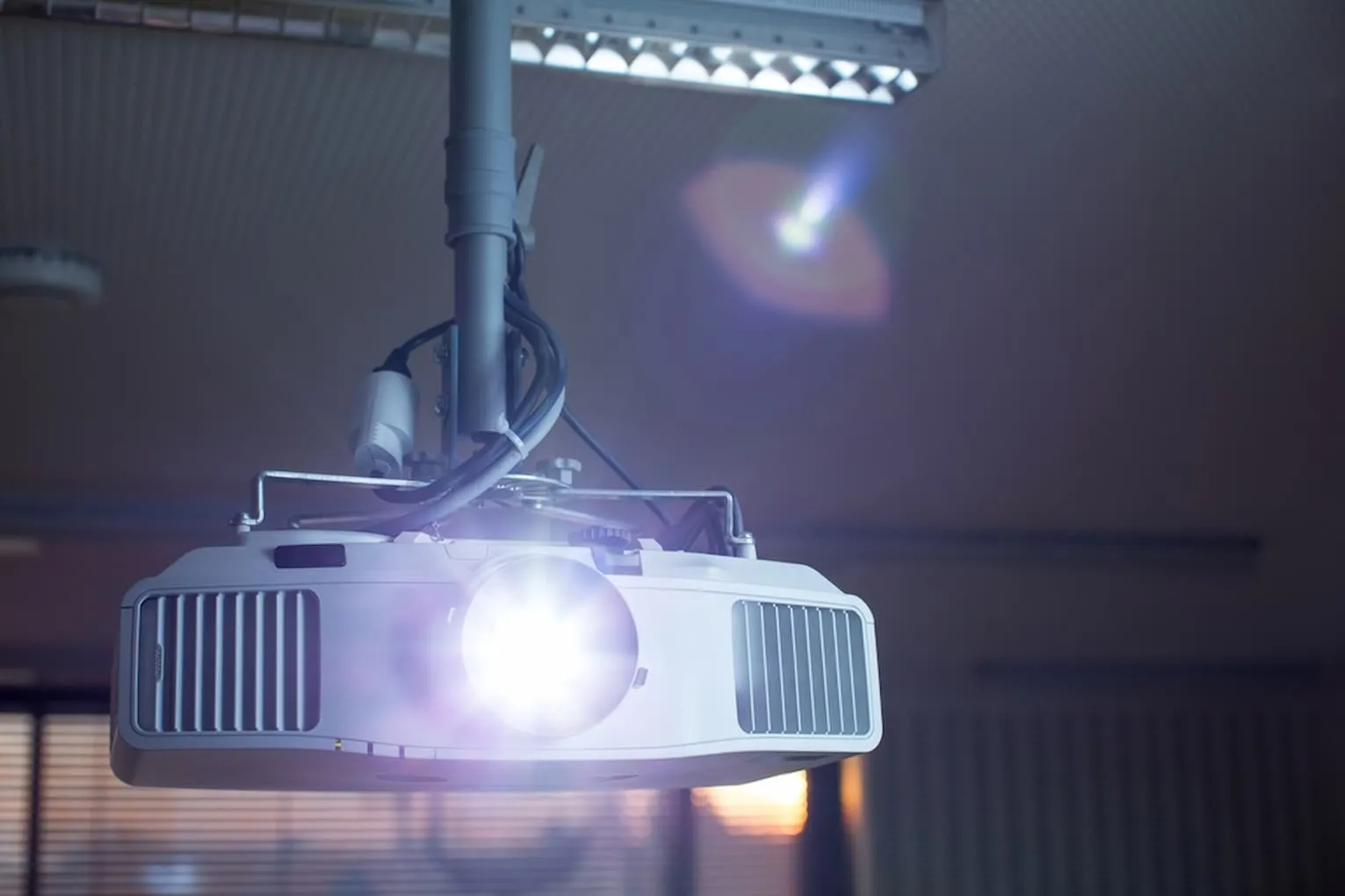 Laser Projector คือทางเลือกน่าสนใจที่เหมาะกับการใช้งานอย่างหลากหลาย