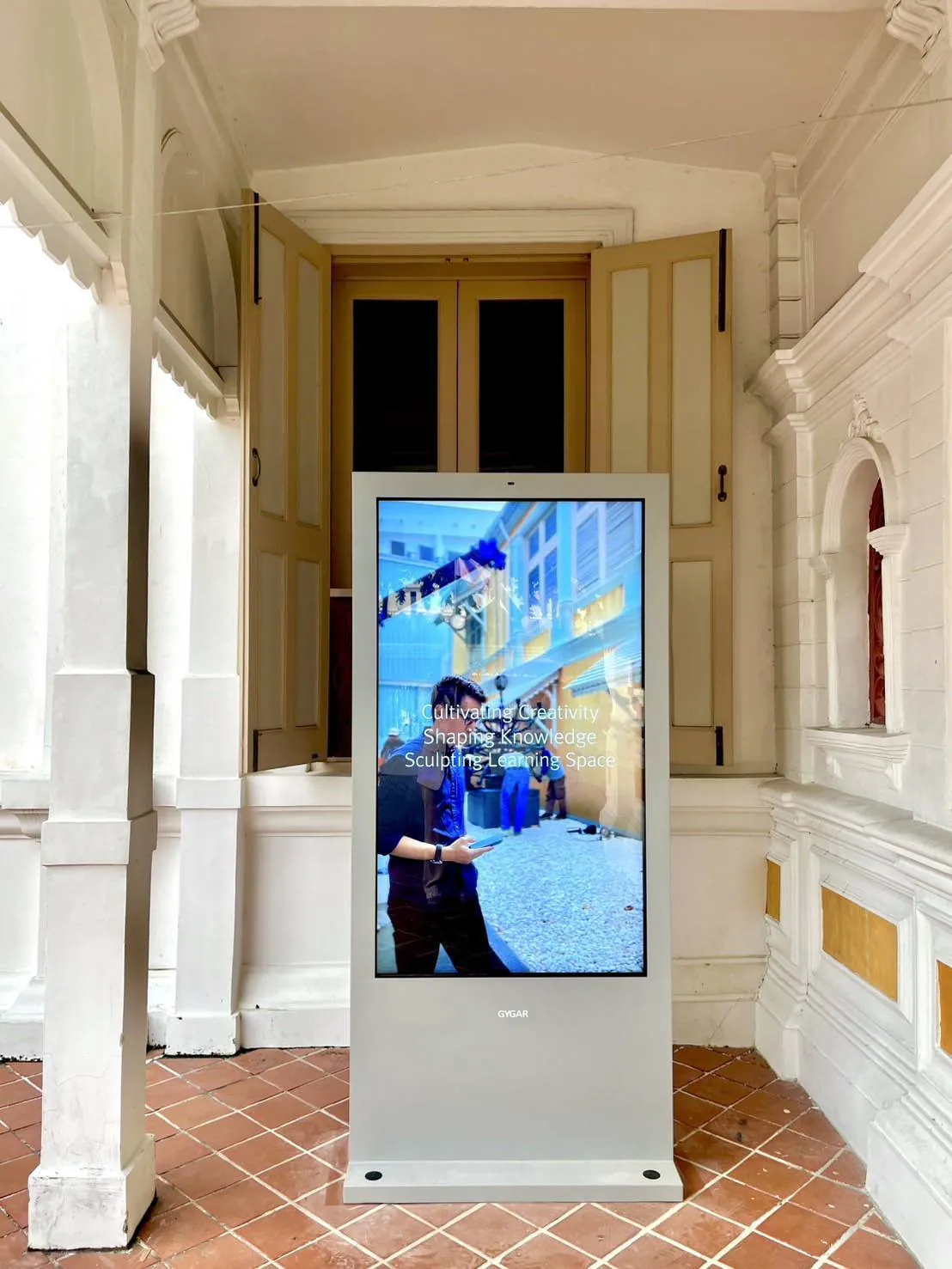 ติดตั้ง Digital Signage Outdoor EAT-65ex-A 4