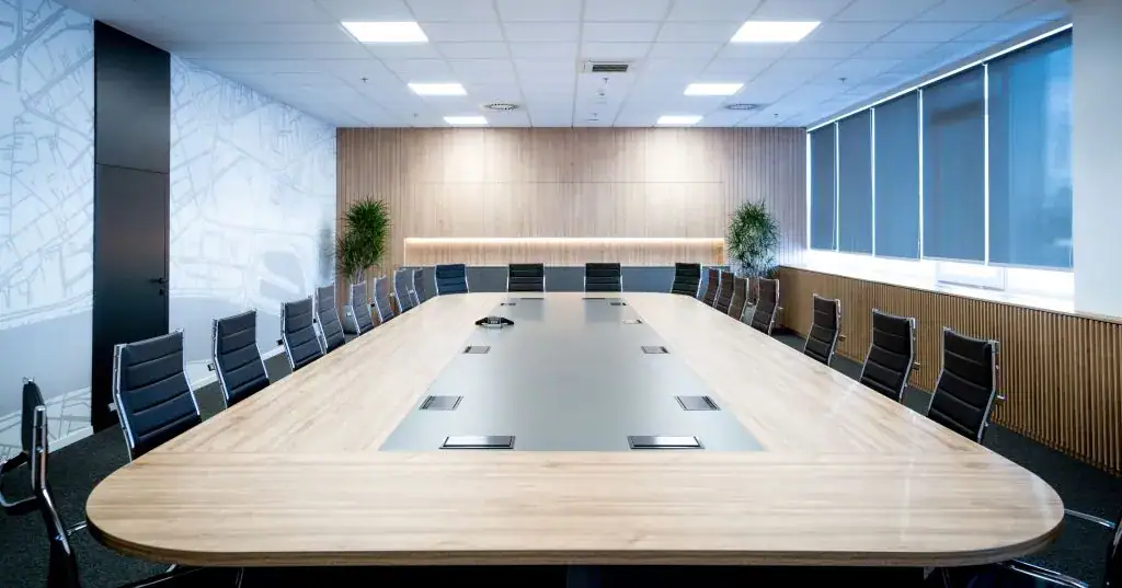 ตัวอย่างแบบห้องประชุมขนาดเล็กที่ใช้การจัดโต๊ะและที่นั่งแบบ U-Shape